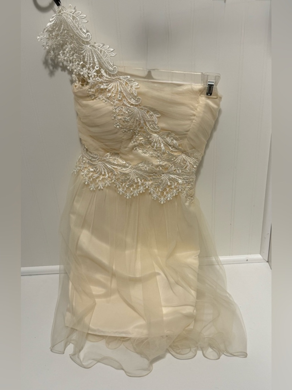 Moondear One shoulder Strap Ivory Cocktail Dress with Lace Appliqué Sm 2-4